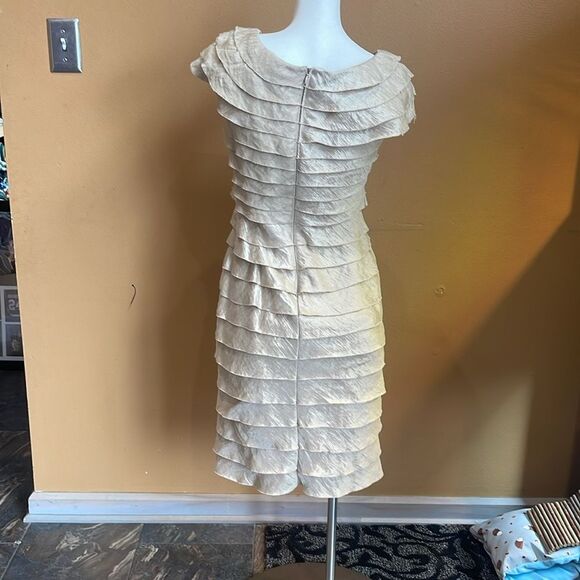 London Times Women's Corsage Shimmer Shutter Dress, Champagne, size 6 - Picture 5 of 13